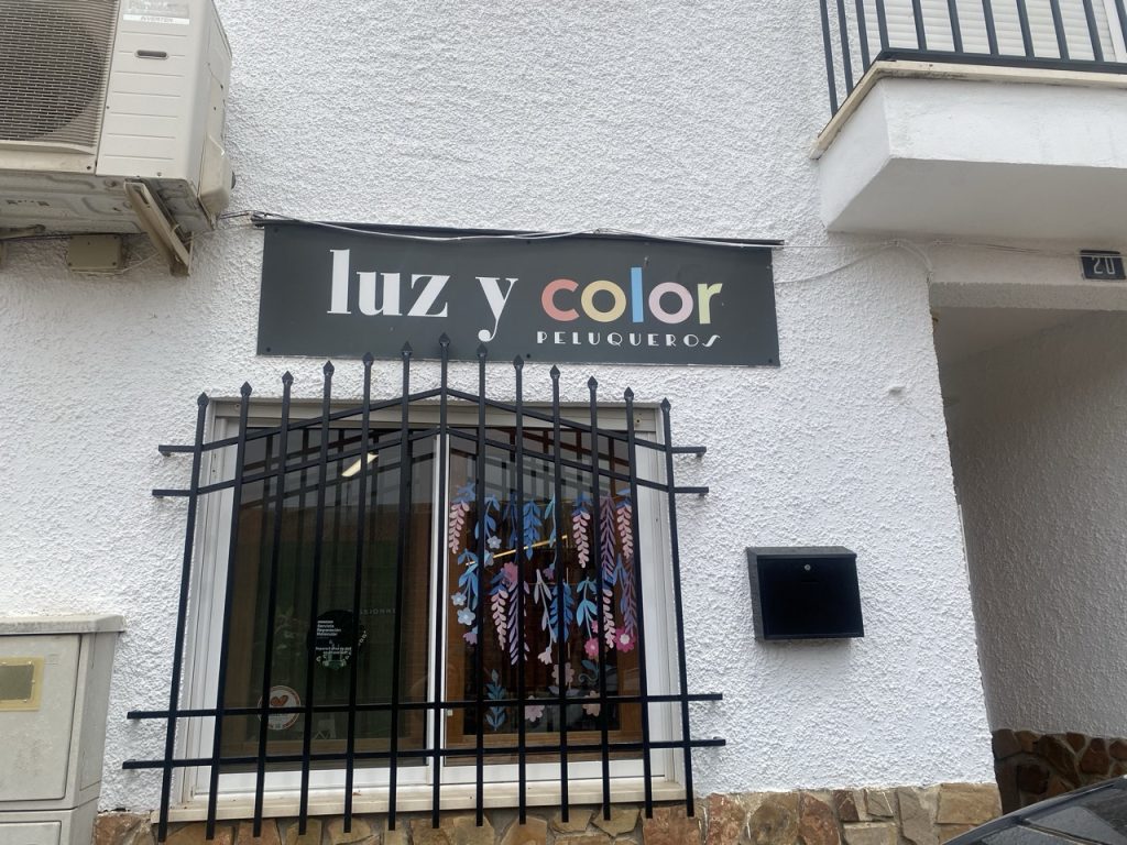Peluquería Luz y Color Villlaconejos - Fachada